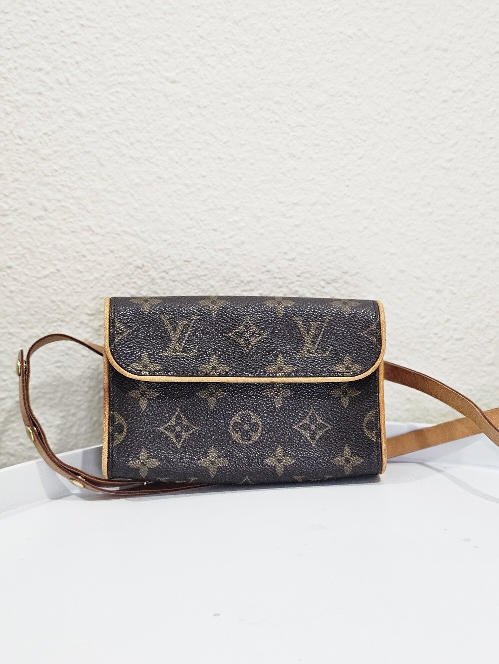 Louis Vuitton Monogram Florentine Pochette Belt Bag Size Small Belt EUC